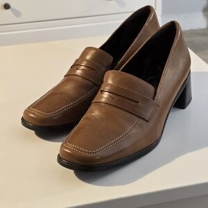 Rockport Comfort Tan Women's Oxford Leather Loafers Size 9.5